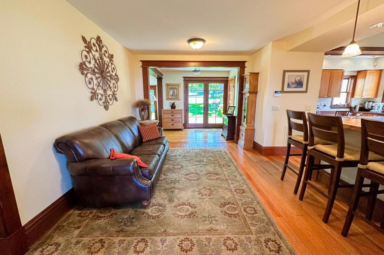 Marty'S Place Langley Εξωτερικό φωτογραφία