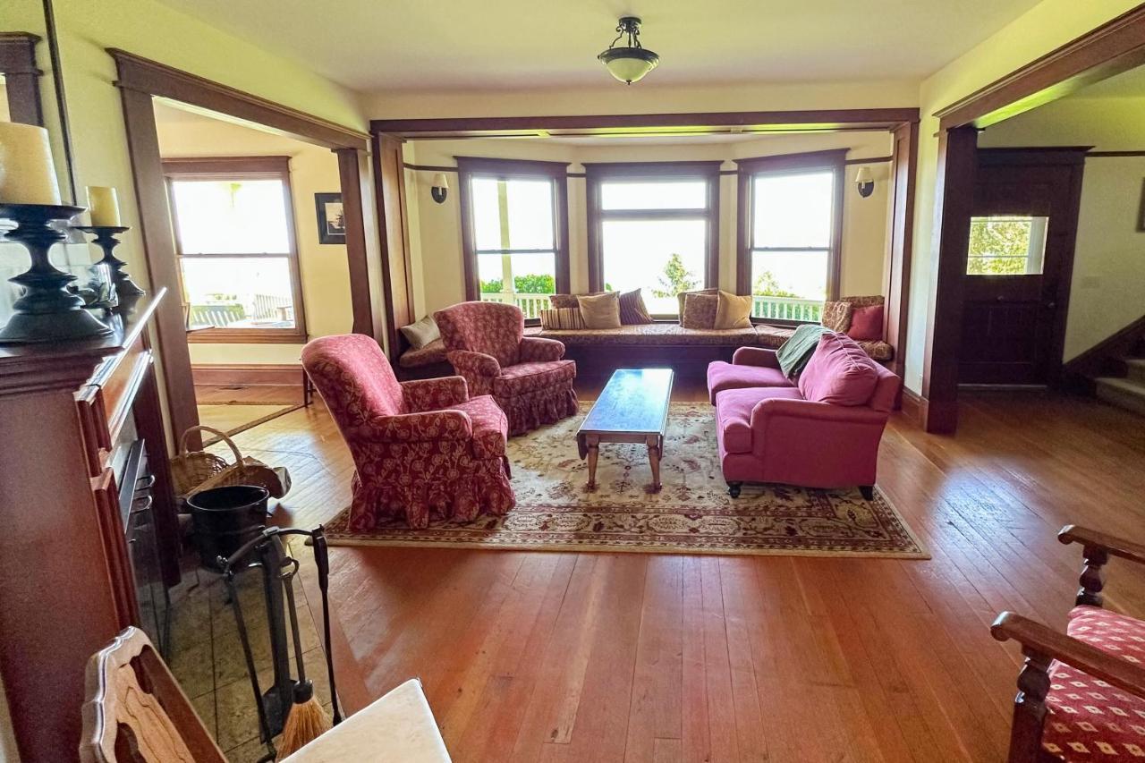Marty'S Place Langley Εξωτερικό φωτογραφία