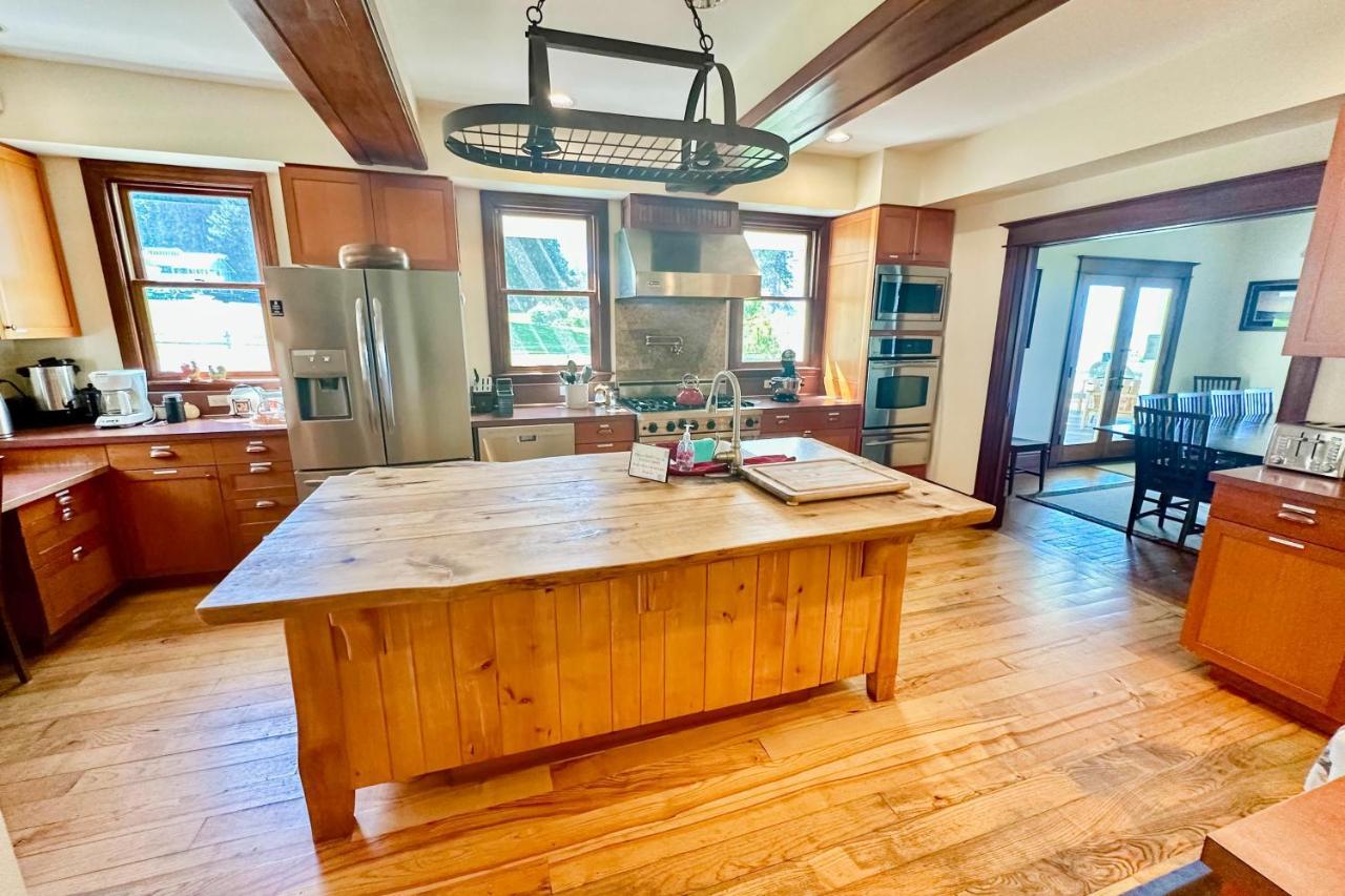 Marty'S Place Langley Εξωτερικό φωτογραφία