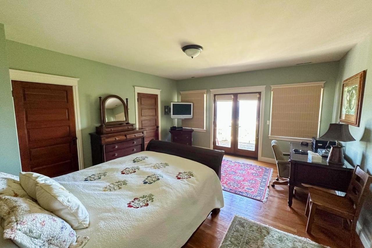 Marty'S Place Langley Εξωτερικό φωτογραφία