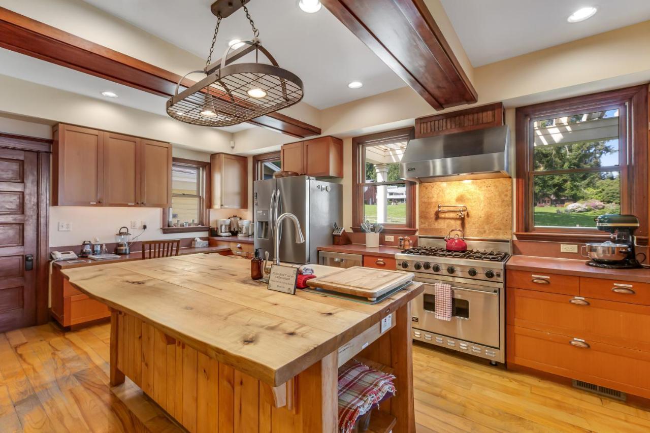 Marty'S Place Langley Εξωτερικό φωτογραφία
