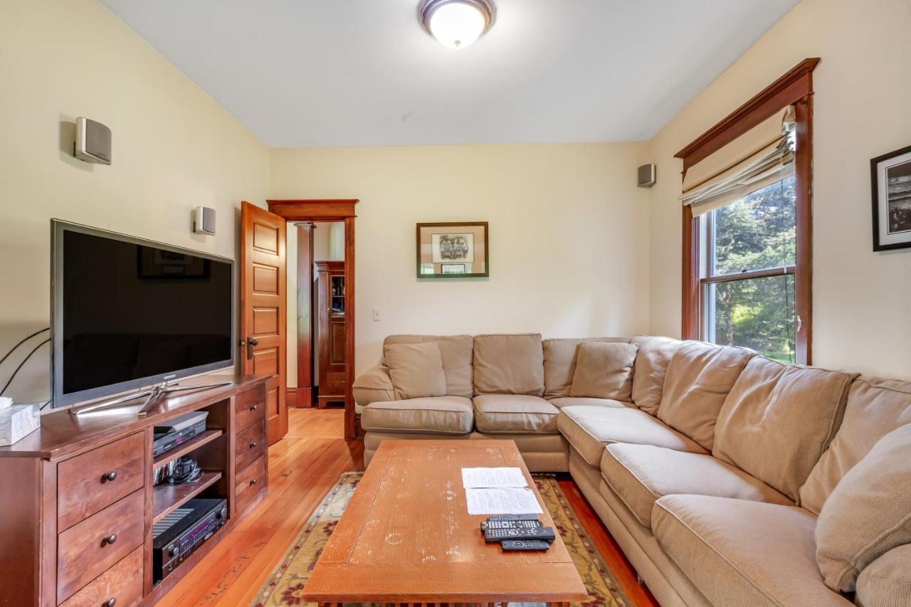 Marty'S Place Langley Εξωτερικό φωτογραφία