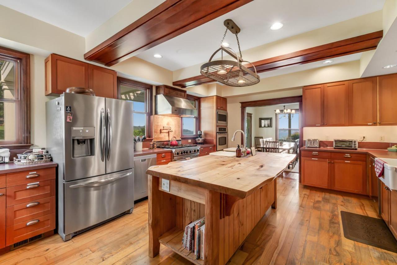 Marty'S Place Langley Εξωτερικό φωτογραφία
